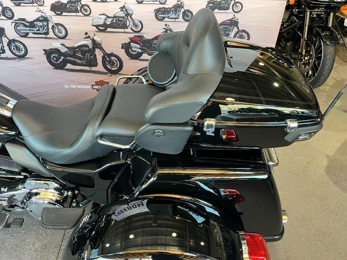 2018 HARLEY-DAVIDSON TRI GLIDE ULTRA 107 (FLHTCUTG) TRIKE