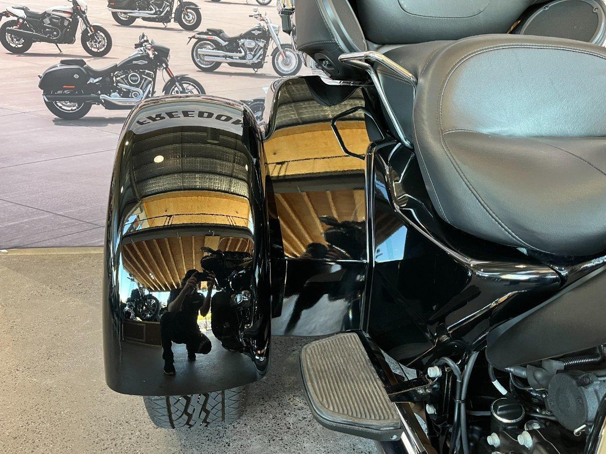 2018 HARLEY-DAVIDSON TRI GLIDE ULTRA 107 (FLHTCUTG) TRIKE