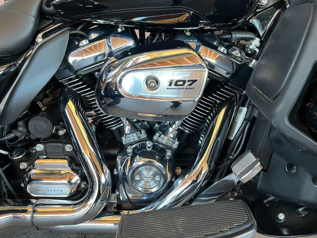 2018 HARLEY-DAVIDSON TRI GLIDE ULTRA 107 (FLHTCUTG) TRIKE