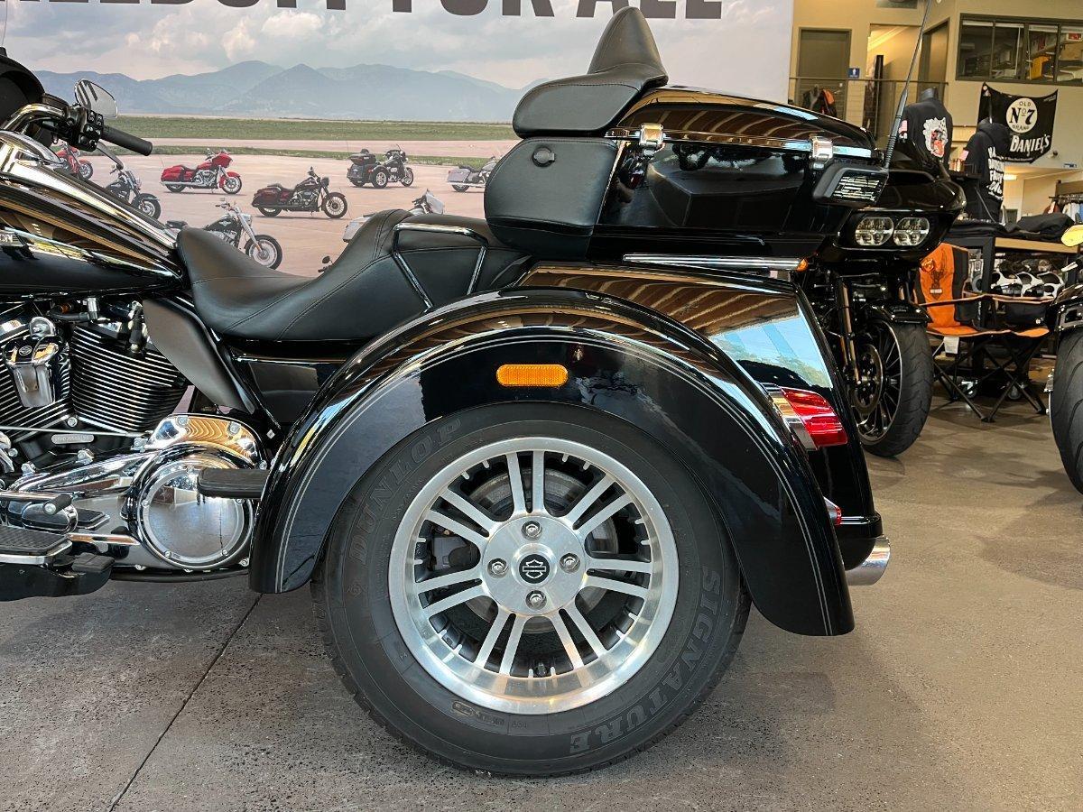 2018 HARLEY-DAVIDSON TRI GLIDE ULTRA 107 (FLHTCUTG) TRIKE
