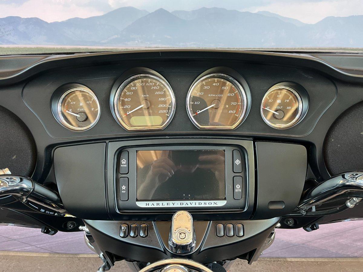 2018 HARLEY-DAVIDSON TRI GLIDE ULTRA 107 (FLHTCUTG) TRIKE