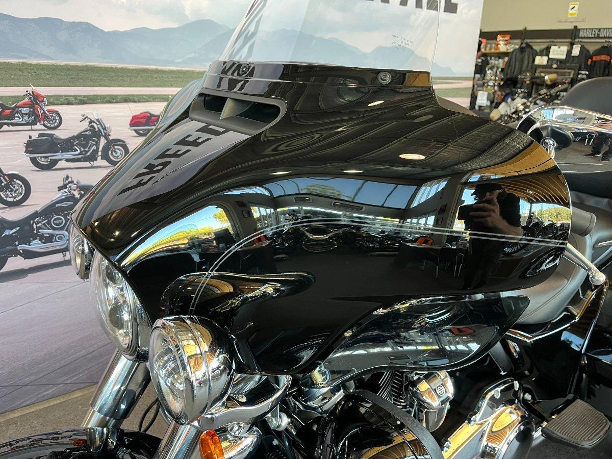 2018 HARLEY-DAVIDSON TRI GLIDE ULTRA 107 (FLHTCUTG) TRIKE