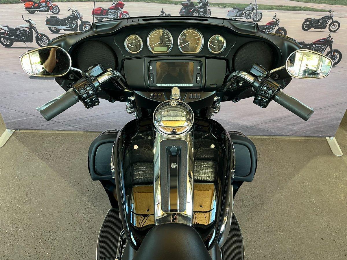 2018 HARLEY-DAVIDSON TRI GLIDE ULTRA 107 (FLHTCUTG) TRIKE