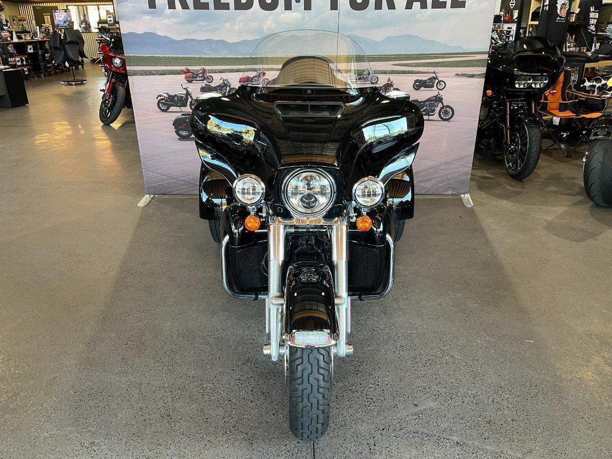 2018 HARLEY-DAVIDSON TRI GLIDE ULTRA 107 (FLHTCUTG) TRIKE