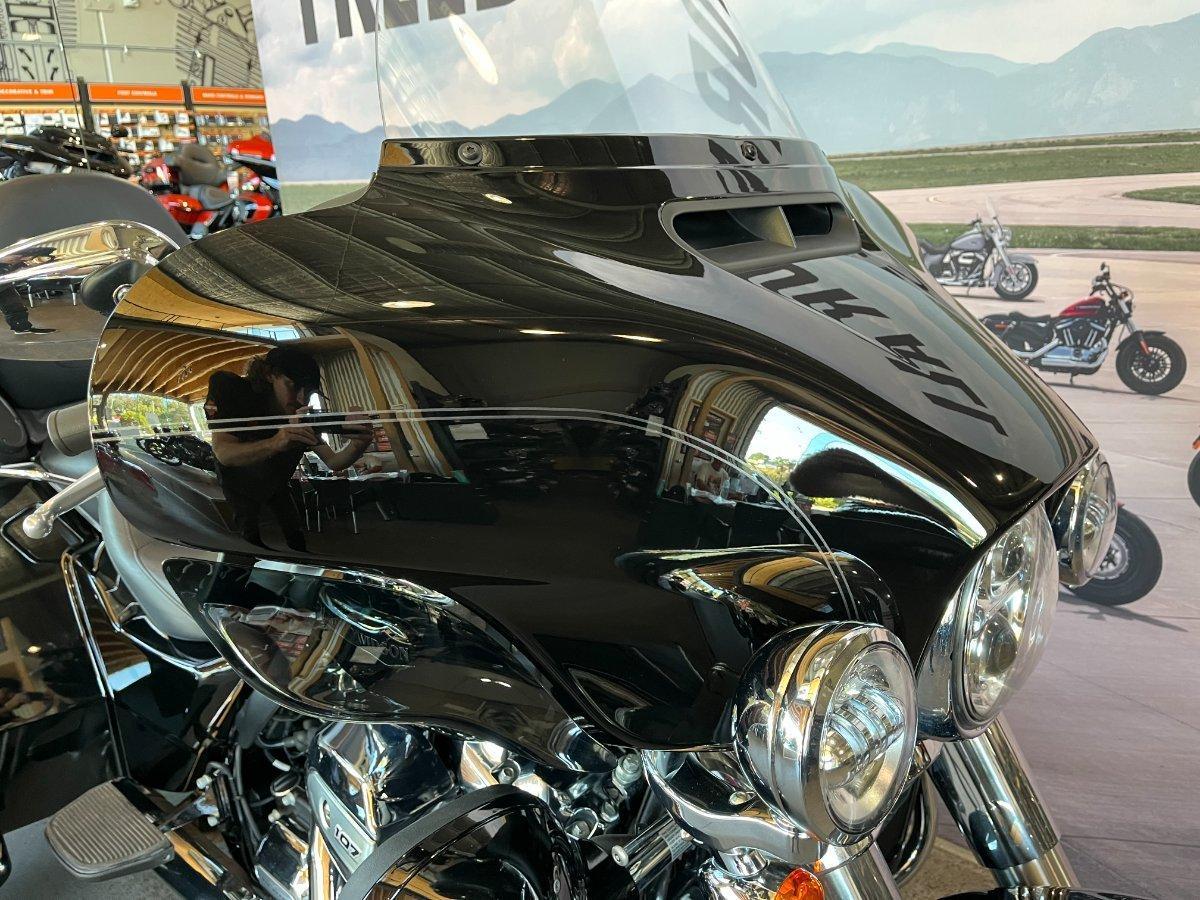 2018 HARLEY-DAVIDSON TRI GLIDE ULTRA 107 (FLHTCUTG) TRIKE