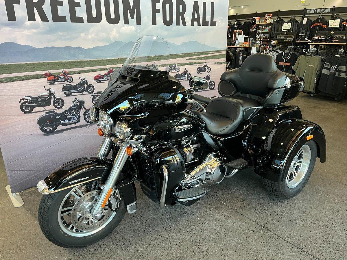 2018 HARLEY-DAVIDSON TRI GLIDE ULTRA 107 (FLHTCUTG) TRIKE