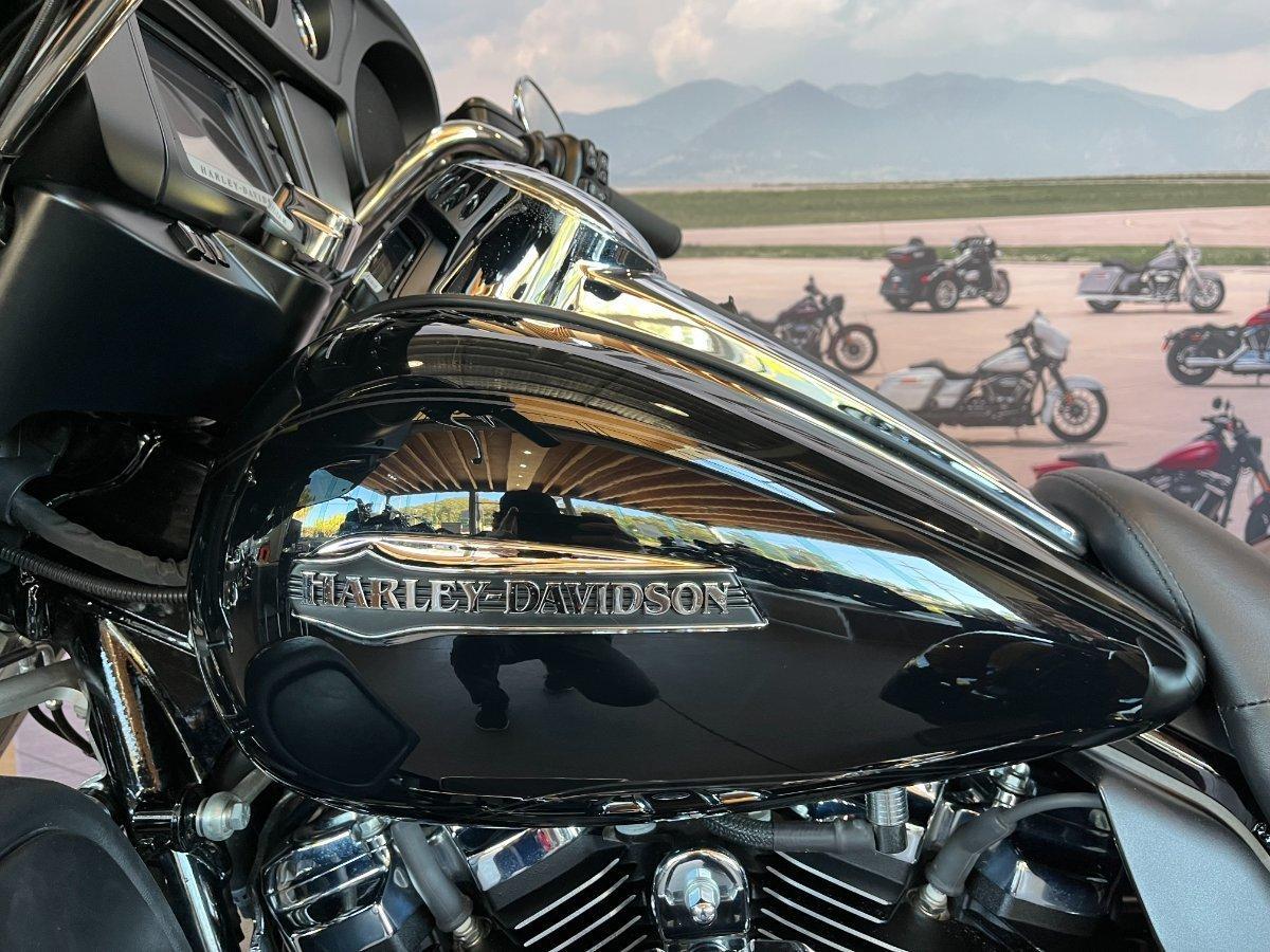 2018 HARLEY-DAVIDSON TRI GLIDE ULTRA 107 (FLHTCUTG) TRIKE