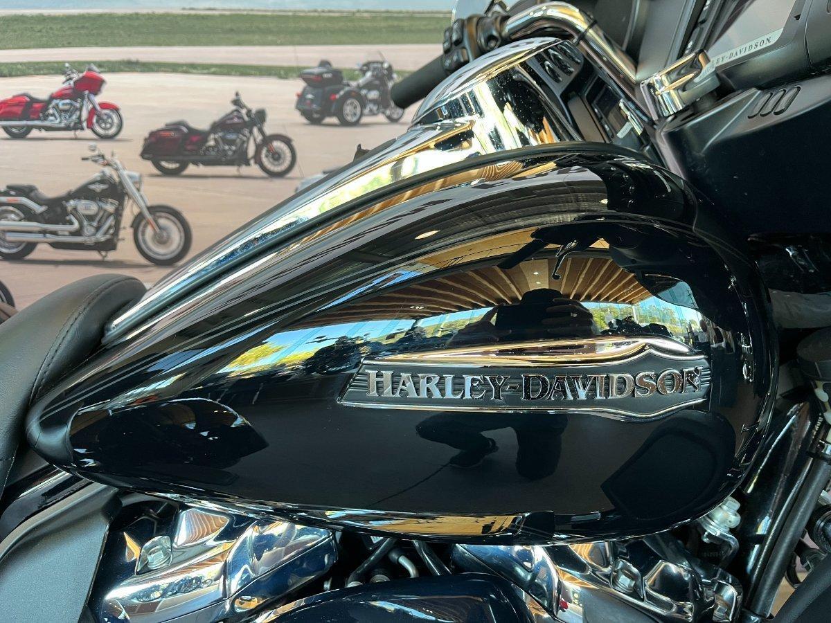 2018 HARLEY-DAVIDSON TRI GLIDE ULTRA 107 (FLHTCUTG) TRIKE