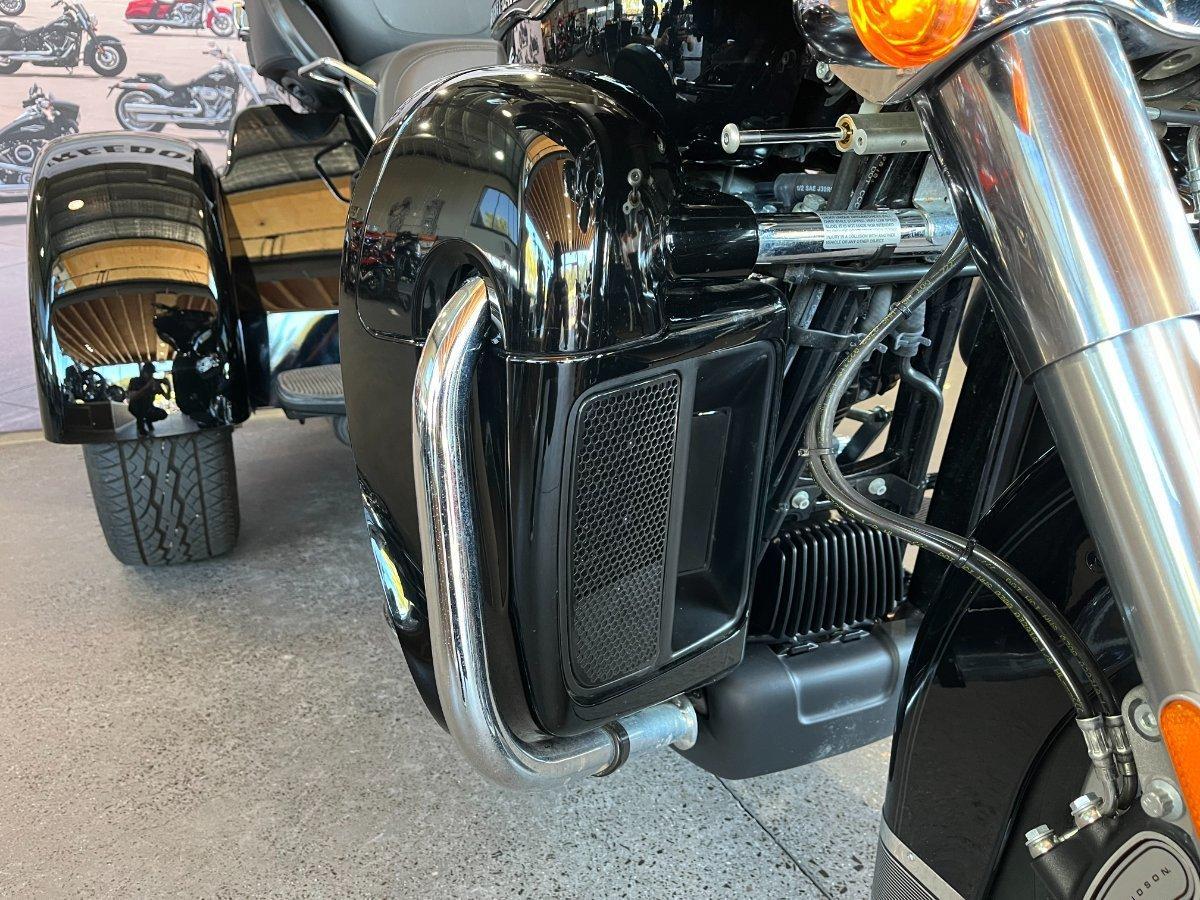 2018 HARLEY-DAVIDSON TRI GLIDE ULTRA 107 (FLHTCUTG) TRIKE