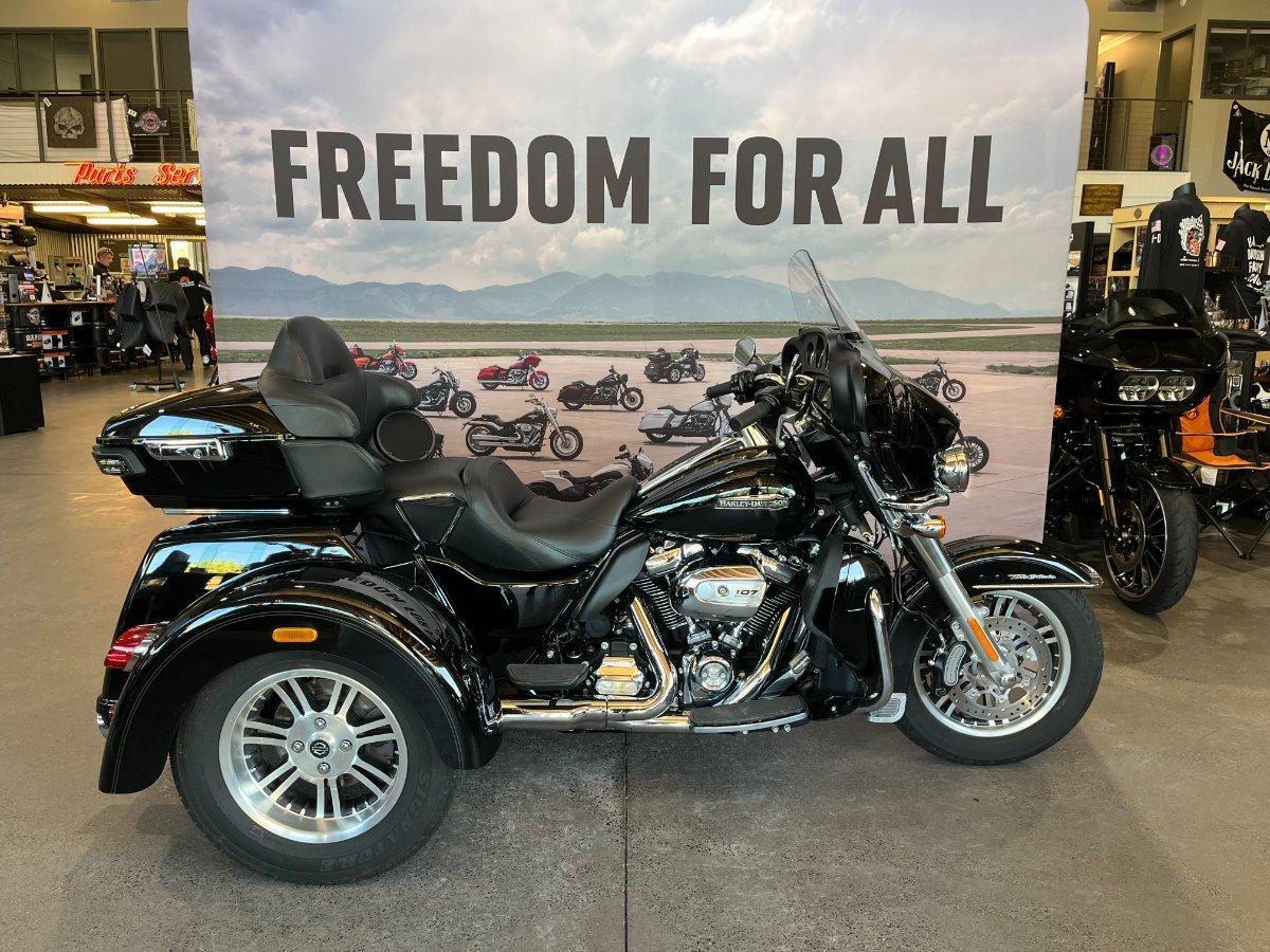 2018 HARLEY-DAVIDSON TRI GLIDE ULTRA 107 (FLHTCUTG) TRIKE