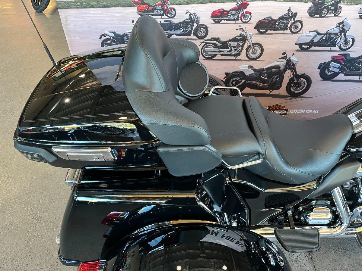 2018 HARLEY-DAVIDSON TRI GLIDE ULTRA 107 (FLHTCUTG) TRIKE