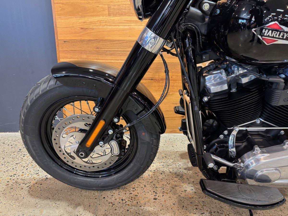 2018 HARLEY-DAVIDSON SLIM 107 (FLSL) CRUISER