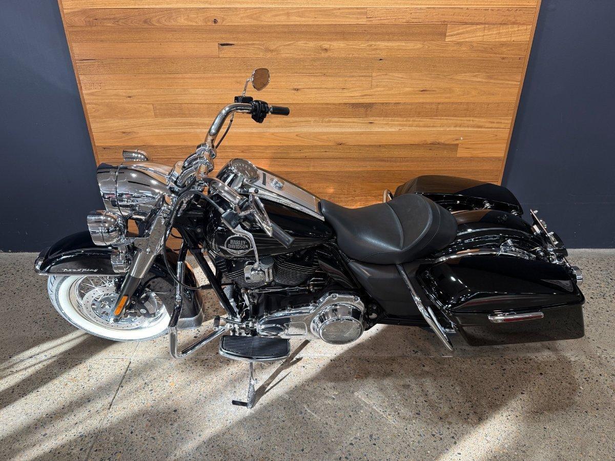 2009 HARLEY-DAVIDSON ROAD KING 1584 (FLHR) MY10 CRUISER