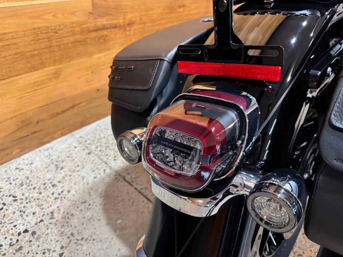 2025 HARLEY-DAVIDSON HERITAGE CLASSIC 117 (FLHC) CRUISER