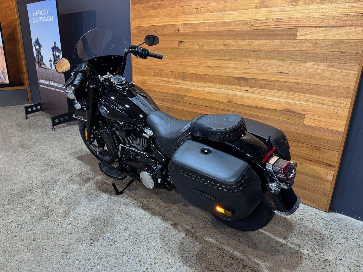 2025 HARLEY-DAVIDSON HERITAGE CLASSIC 117 (FLHC) CRUISER