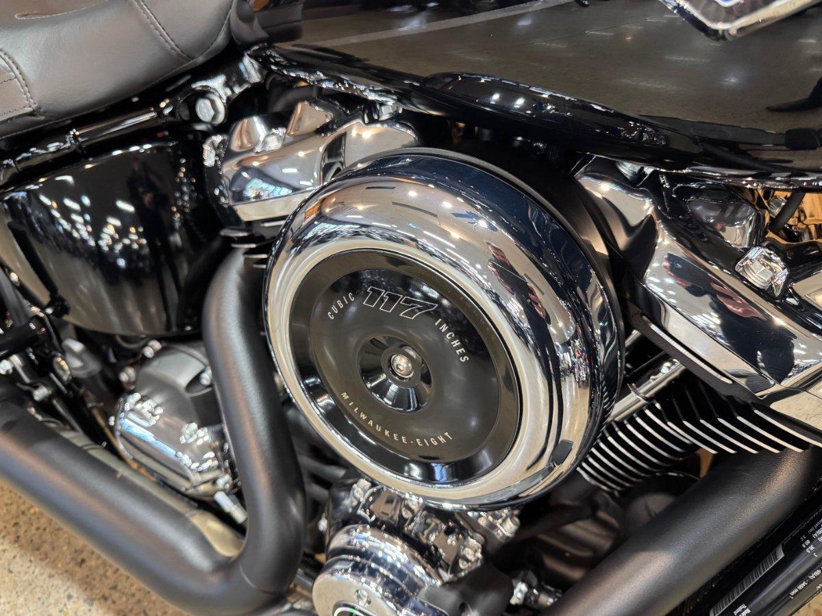 2025 HARLEY-DAVIDSON HERITAGE CLASSIC 117 (FLHC) CRUISER