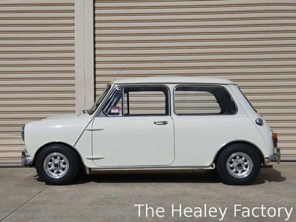 1968 MORRIS MINI DELUXE 4 SP MANUAL 2D SEDAN