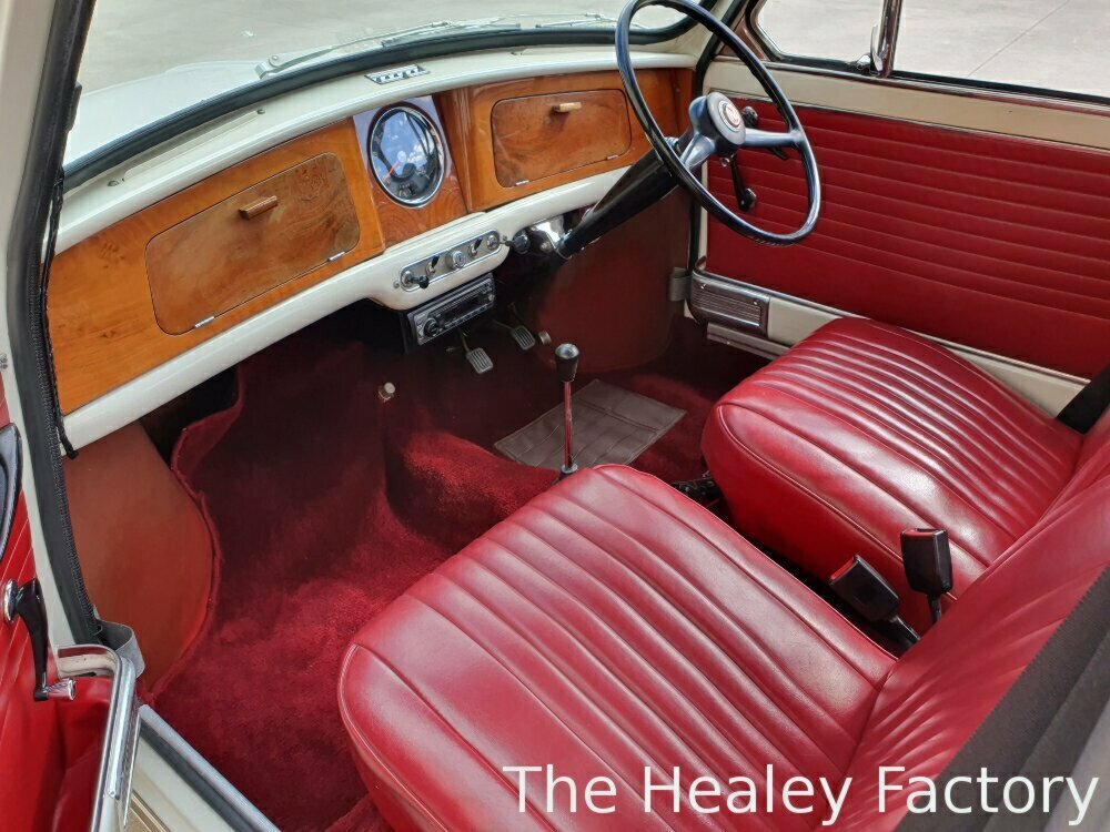 1968 MORRIS MINI DELUXE 4 SP MANUAL 2D SEDAN