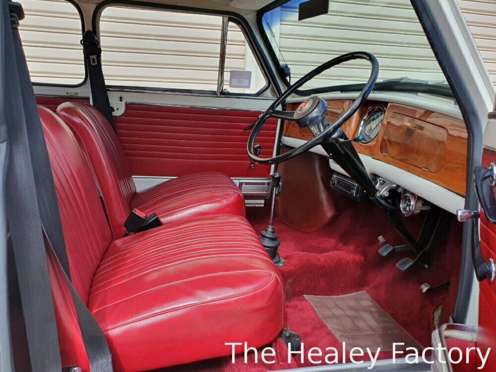 1968 MORRIS MINI DELUXE 4 SP MANUAL 2D SEDAN