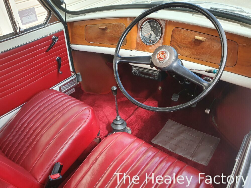 1968 MORRIS MINI DELUXE 4 SP MANUAL 2D SEDAN