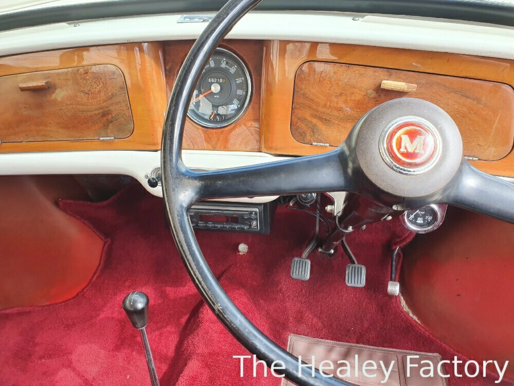 1968 MORRIS MINI DELUXE 4 SP MANUAL 2D SEDAN