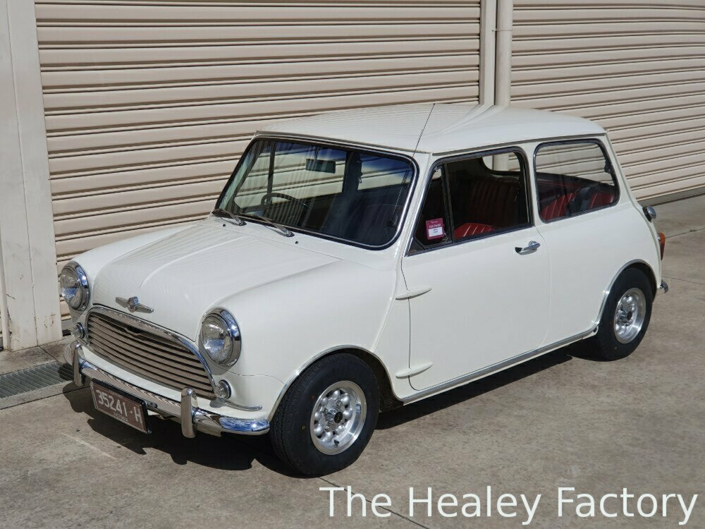 1968 MORRIS MINI DELUXE 4 SP MANUAL 2D SEDAN