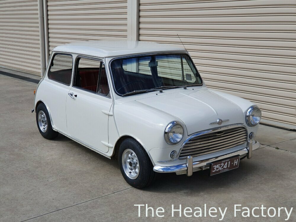 1968 MORRIS MINI DELUXE 4 SP MANUAL 2D SEDAN