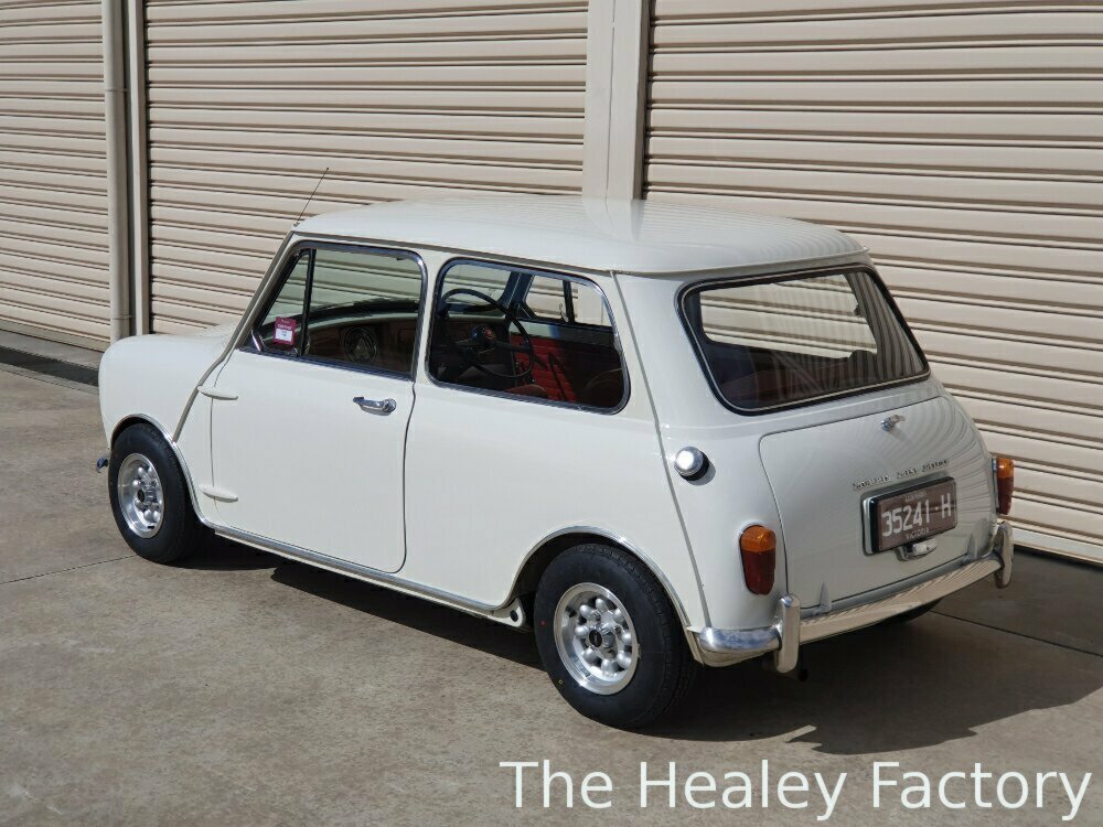 1968 MORRIS MINI DELUXE 4 SP MANUAL 2D SEDAN