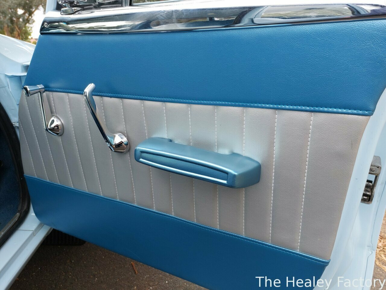 1962 CHRYSLER VALIANT S 3 SP AUTOMATIC 4D SEDAN