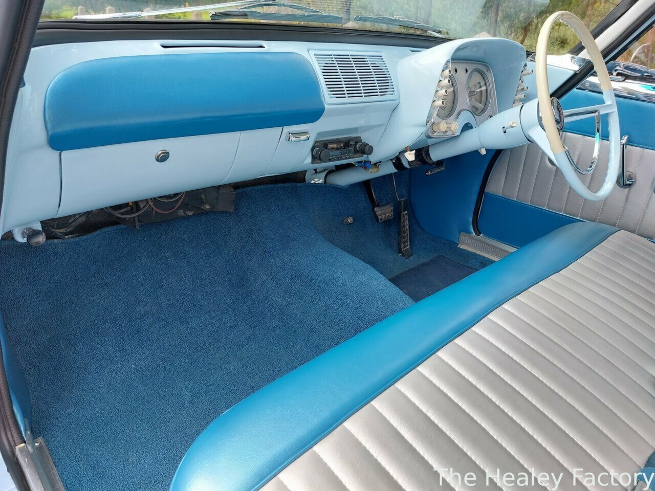 1962 CHRYSLER VALIANT S 3 SP AUTOMATIC 4D SEDAN