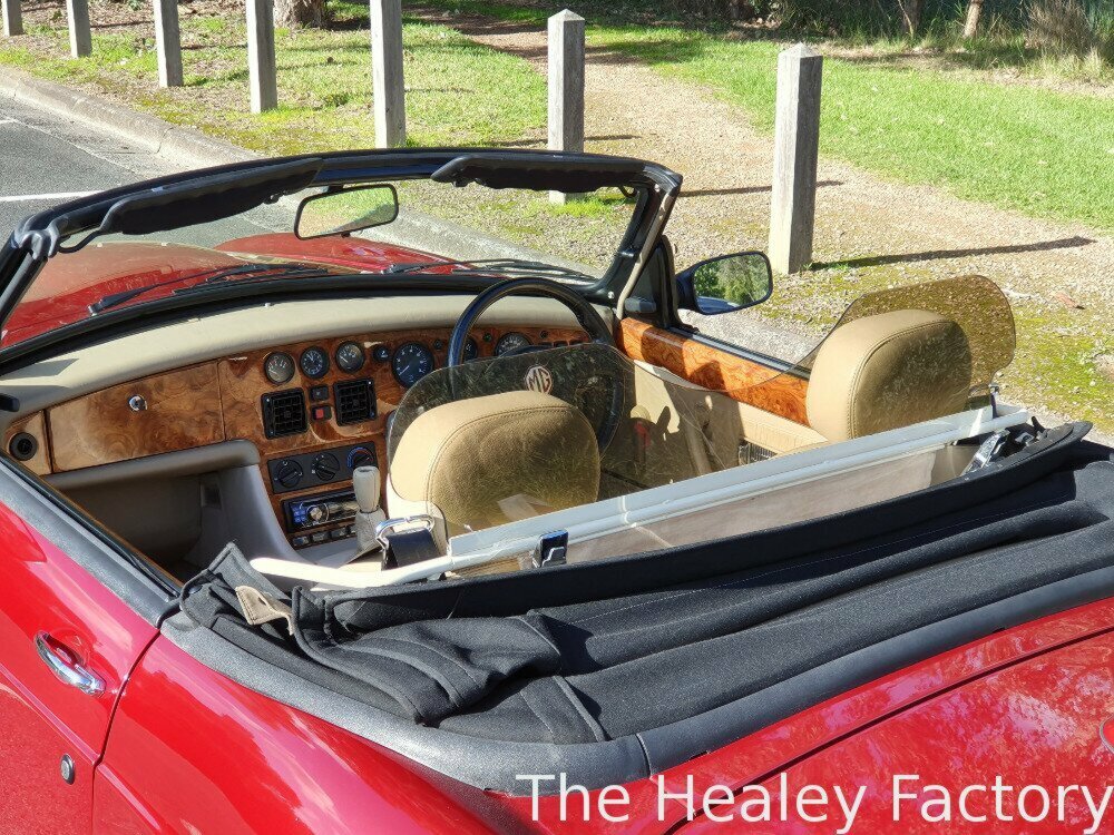 1994 M.G. RV8 5 SP MANUAL 2D ROADSTER