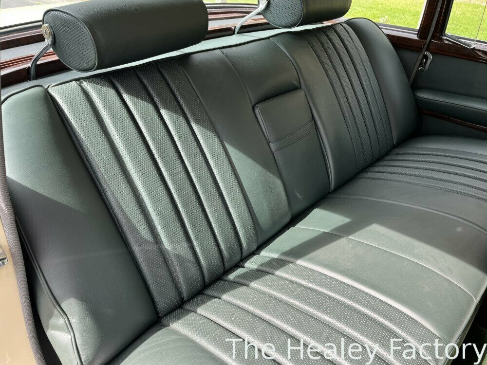 1966 MERCEDES-BENZ 600 GROSSER 4 SP AUTOMATIC 4D SALOON