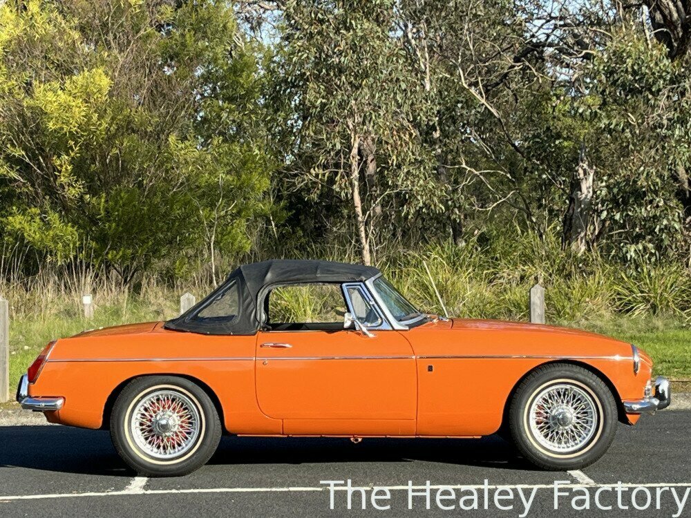 1972 M.G. B MK 2 4 SP MANUAL + O/DRIVE 2D ROADSTER