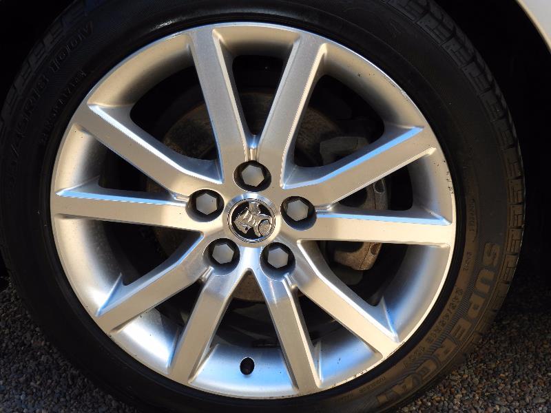 2011 HOLDEN CALAIS VE II