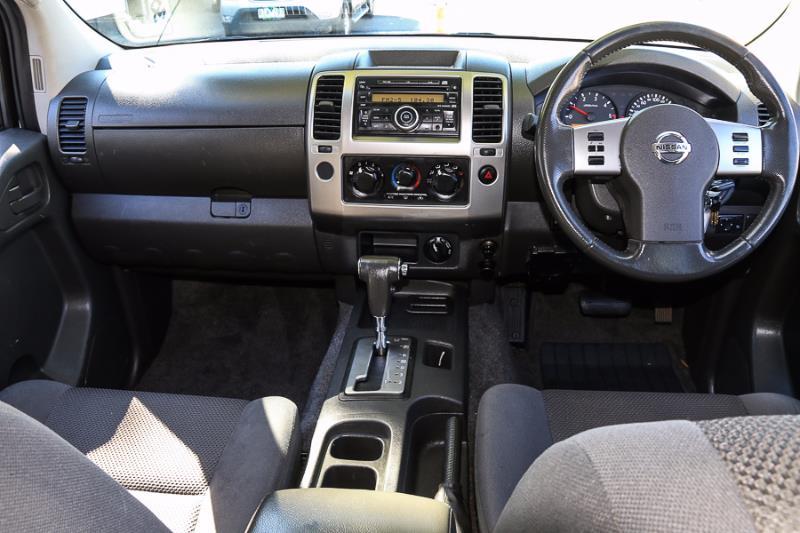 2010 NISSAN NAVARA ST D40