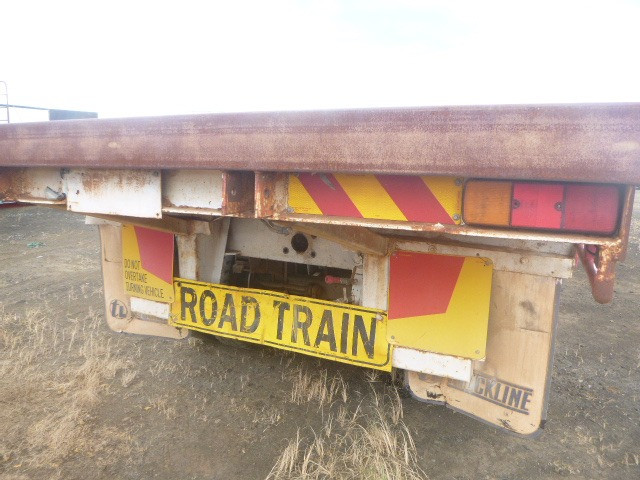 1983 FRUEHAUF FLAT TOP TRAILER