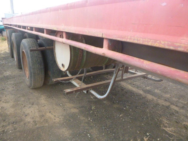 1983 FRUEHAUF FLAT TOP TRAILER