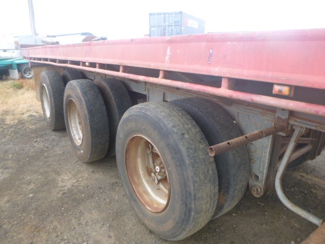 1983 FRUEHAUF FLAT TOP TRAILER