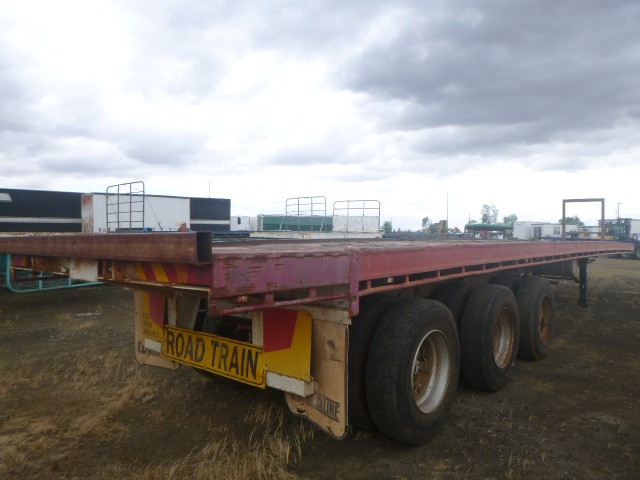 1983 FRUEHAUF FLAT TOP TRAILER