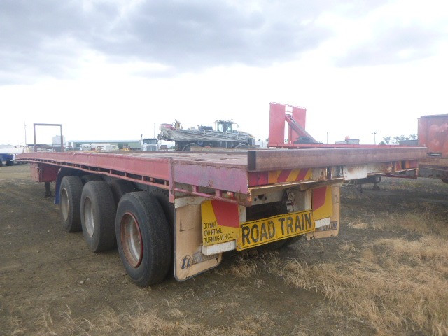 1983 FRUEHAUF FLAT TOP TRAILER