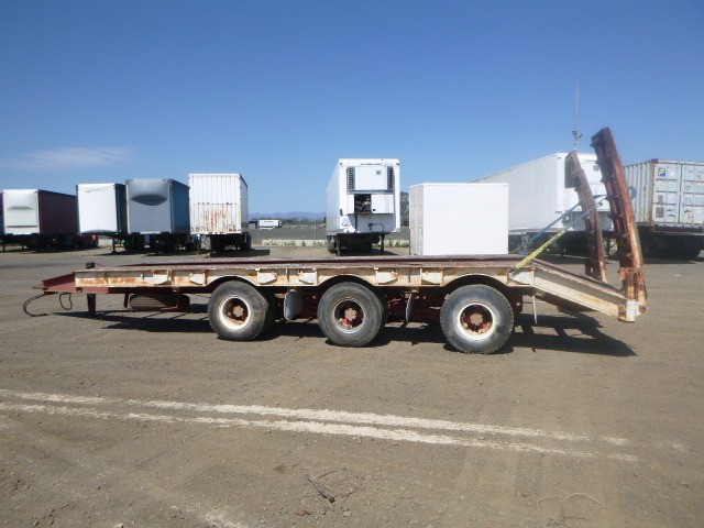 1983 CRH TAG/PLANT (WITH RAMPS) TRAILER