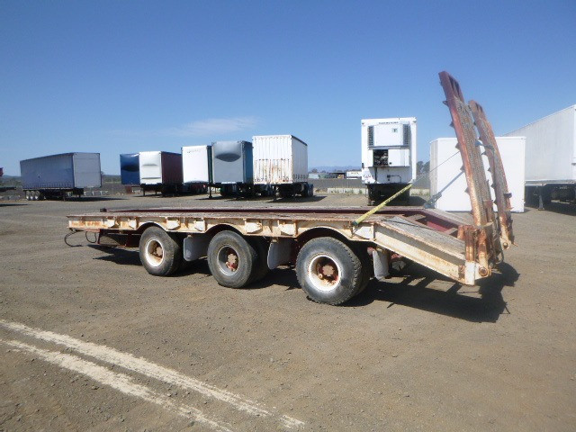 1983 CRH TAG/PLANT (WITH RAMPS) TRAILER
