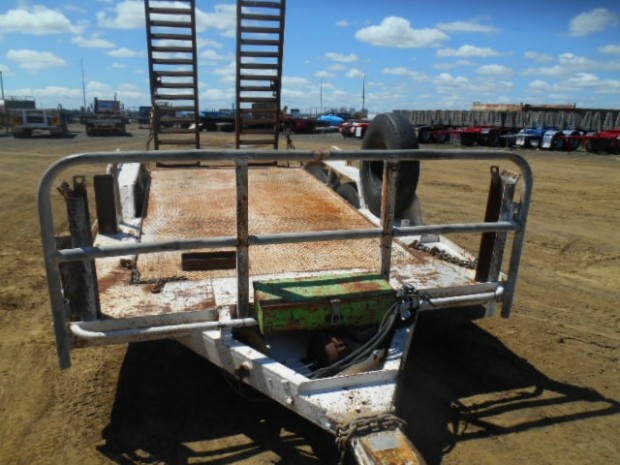 1983 CUSTOM TAG/PLANT (WITH RAMPS) TRAILER