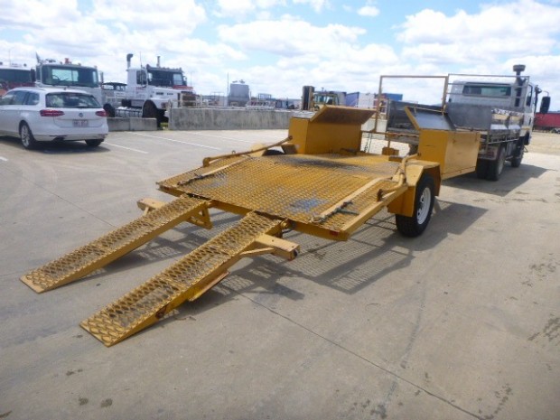 1993 CUSTOM TAG/PLANT (WITH RAMPS) BCC MACHINERY PIG TRAILER