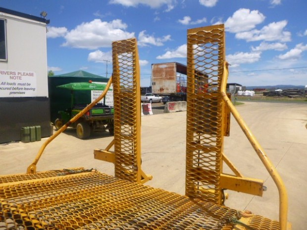 1993 CUSTOM TAG/PLANT (WITH RAMPS) BCC MACHINERY PIG TRAILER