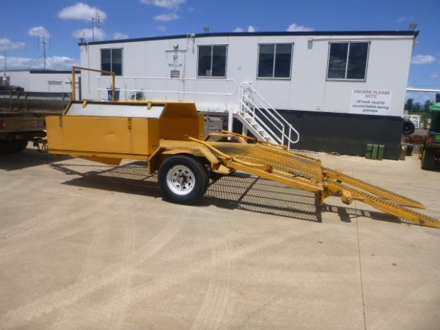 1993 CUSTOM TAG/PLANT (WITH RAMPS) BCC MACHINERY PIG TRAILER