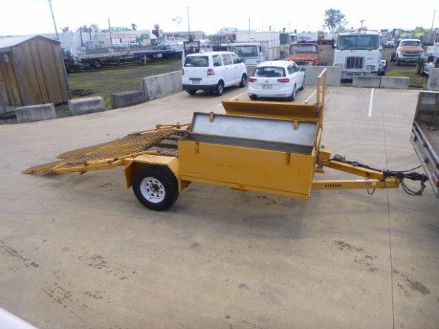 1993 CUSTOM TAG/PLANT (WITH RAMPS) BCC MACHINERY PIG TRAILER