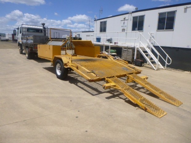 1993 CUSTOM TAG/PLANT (WITH RAMPS) BCC MACHINERY PIG TRAILER