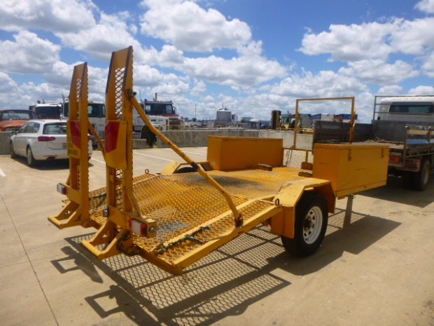 1993 CUSTOM TAG/PLANT (WITH RAMPS) BCC MACHINERY PIG TRAILER