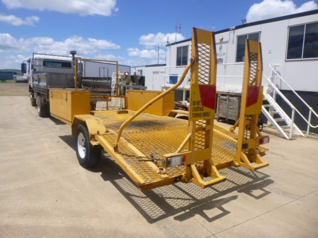 1993 CUSTOM TAG/PLANT (WITH RAMPS) BCC MACHINERY PIG TRAILER